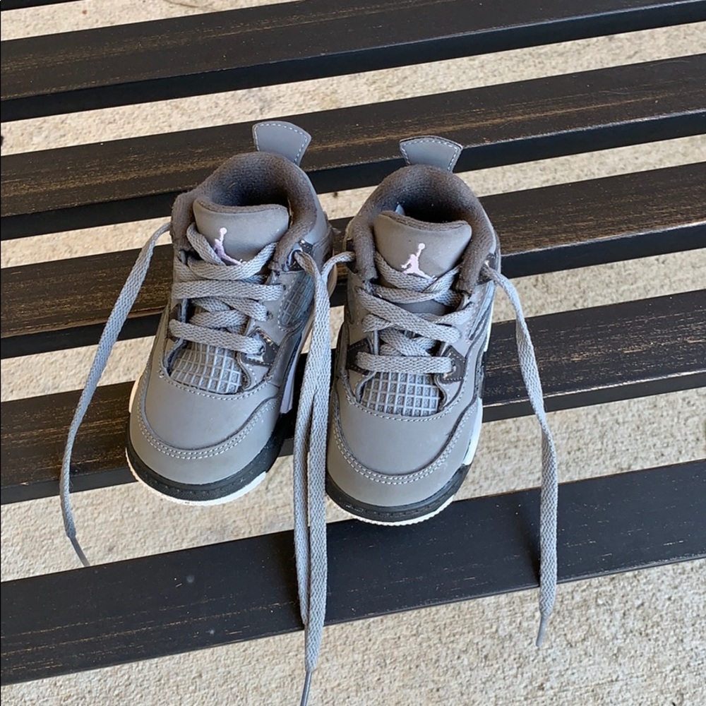 Jordan 4 Retro (Cool Grey)